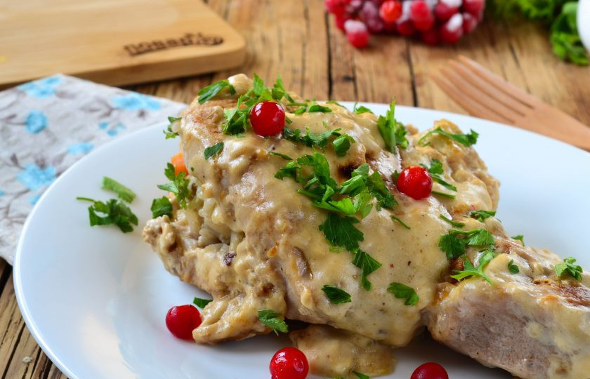 1. Этап. Свиные отбивные с сюрпризом: Свиные отбивные с начинкой из дикого риса и овощей готовы! Подавать их можно и без гарнира. Кушайте с удовольствием!