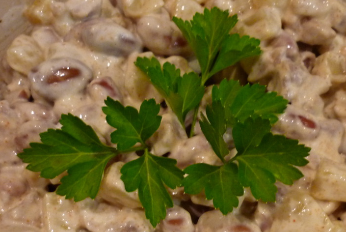 1. Этап. Салат Зураб: В салатнице соединяем: картофель, мясо, фасоль, перец, соль и майонез. Перемешиваем и украшаем веточкой зелени. Приятного аппетита!