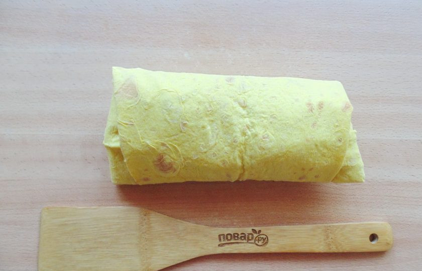 1. Этап. Судак запеченный в лаваше: Заверните судака в лаваше плотным конвертом.