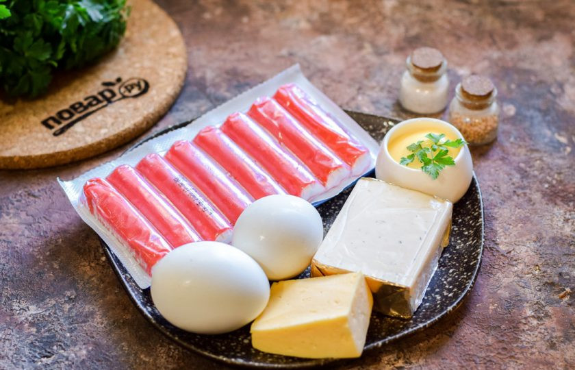 1. Этап. Крабовые палочки Очаровашки: Подготовьте ингредиенты.