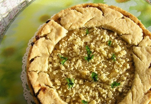 1. Этап. Мясной пирог с рисом, луком, яблоками: Затем аккуратно выньте из формы.