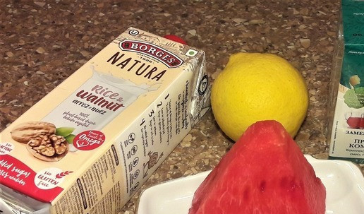 1. Этап. Арбузное мороженое с ореховым напитком ПП: Подготовьте продукты для приготовления мороженого.