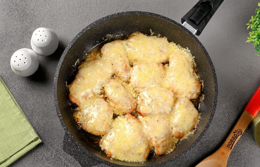 1. Этап. Куриные отбивные с сыром: Куриные отбивные с сыром готовы.