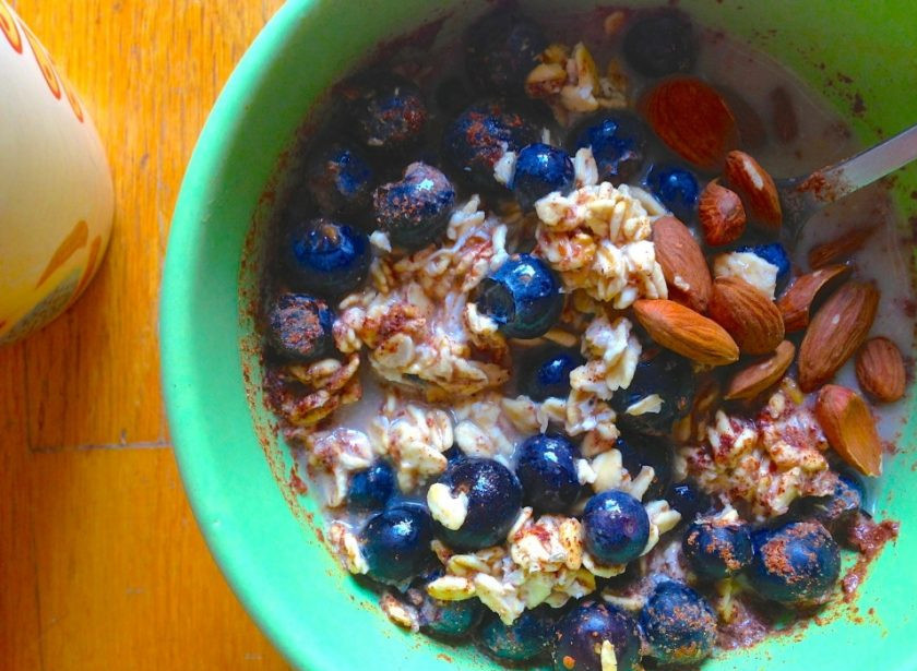 1. Этап. Здоровый завтрак для похудения: Оставьте десерт на ночь в холодильнике. Перед подачей добавьте орехи. Вкусного завтрака!