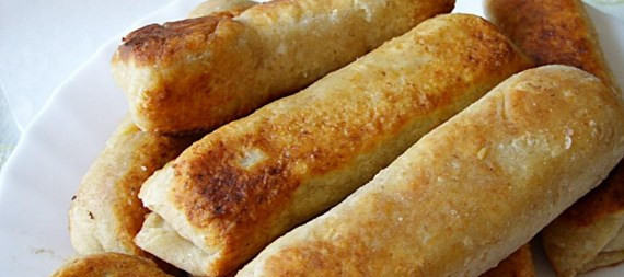 1. Этап. Крабовые палочки в тесте: Дайте лишнему жиру стечь.