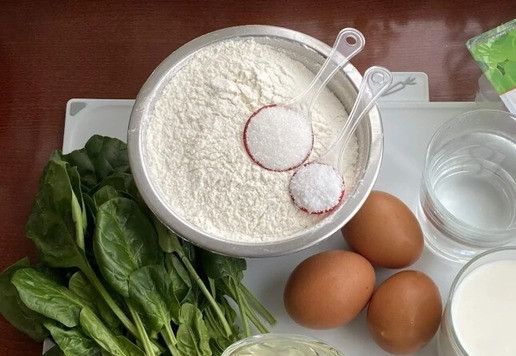 1. Этап. Шадлав: Приготовим шпинатные блины. Для этого подготовьте все необходимые ингредиенты.