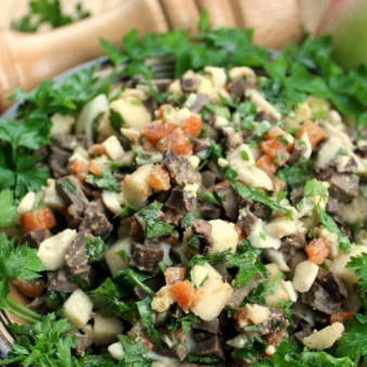 Салат из печени говядины