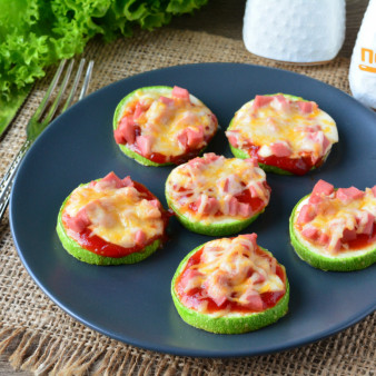 Мини-пиццы из кабачков