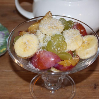 Сыроедческий салат из фруктов