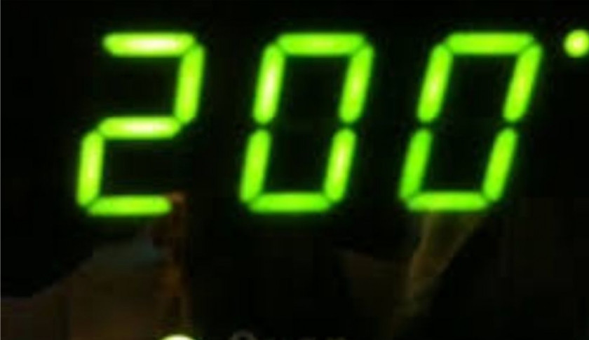 1. Этап. Курица в перце: 2. Пока курица обжаривается, поставьте духовку разогреваться до 200 С.