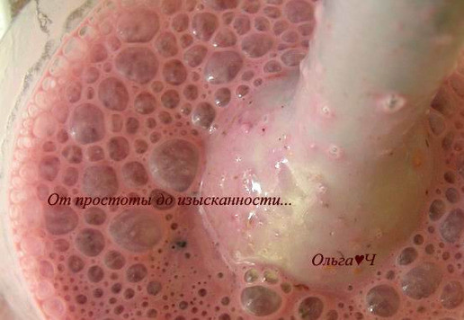 1. Этап. Молочный коктейль Смородина и груша: Измельчите до однородности.