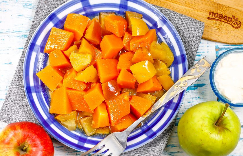 1. Этап. Тыква с яблоками в мультиварке: Готовый десерт выложите на тарелку и подайте к столу. Он вкусен как в горячем, так и в холодном виде.