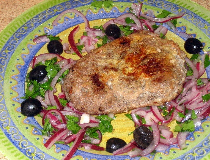 1. Этап. Отбивные из говядины на сковороде: 4. Вот и все! Отбивные готовы! Подавайте с картофельным пюре или с овощным салатом. Приятного аппетита!