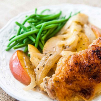 Куриные окорока с соусом