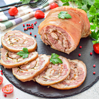 Рулет из рульки с курицей