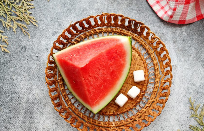 1. Этап. Пастила из арбуза в сушилке: Подготовьте все необходимые ингредиенты для приготовления пастилы из арбуза в сушилке.