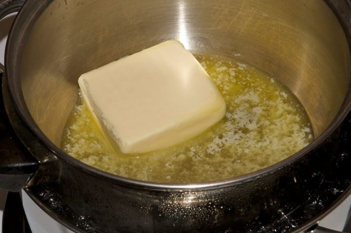 1. Этап. Мадлен: 1. В сотейнике на водяной бане растопите сливочное масло и дайте остыть.