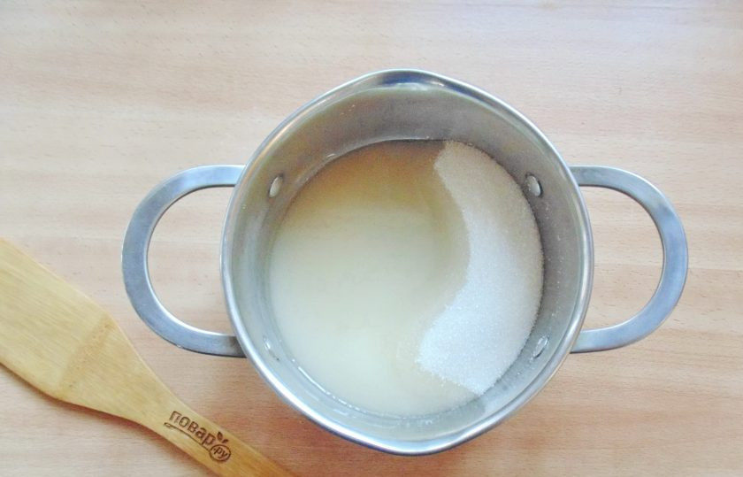 1. Этап. Варенье из груш с орехами: Добавьте воду.