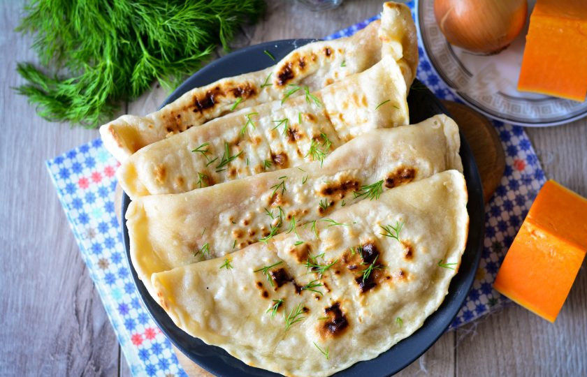 1. Этап. Чуду с тыквой: Сразу подавайте лепешки чуду к столу.