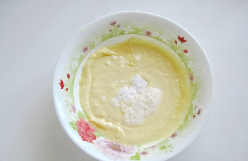 1. Этап. Апельсиново-шоколадный кекс: Добавьте чайную ложку соды без горки, погашенную уксусом или лимонной кислотой.