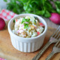 Салат с редиской и крабовыми палочками