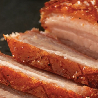 Свиная грудинка в луковой шелухе в мультиварке