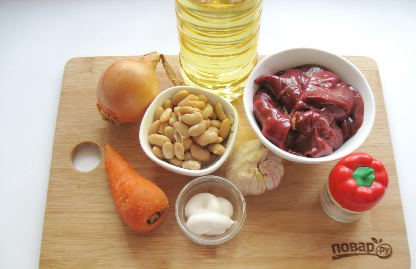 1. Этап. Салат с куриной печенью и фасолью: Подготовьте продукты для приготовления салата.