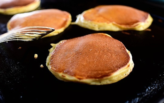 1. Этап. Оладьи на йогурте: 6. Жарьте на среднем огне до румяной корочки. Приятного чаепития!