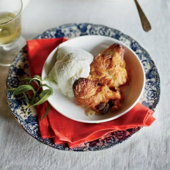 Pumpkin Pie-Croissant Pudding