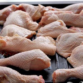 1. Этап. Курица, запеченная с лимоном и белым вином.: 1. Курочку режем на порции и кладем в форму для запекания