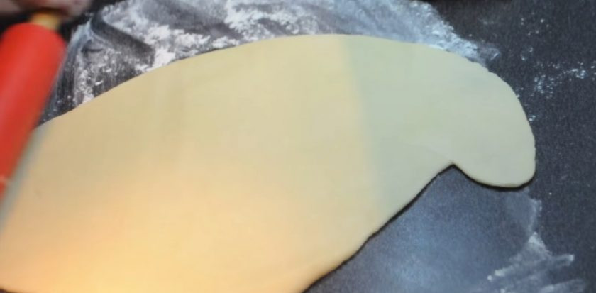1. Этап. Молочные печенюшки (коржики) за 20 минут: 3. Раскатайте тесто в пласт толщиной 1 см и вырежьте печенье с помощью различных формочек.