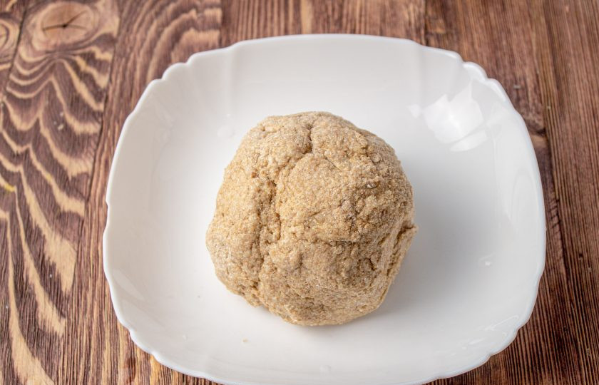 1. Этап. ПП бургер: Замесите мягкое тесто. Наройте чистым полотенцем и оставьте 