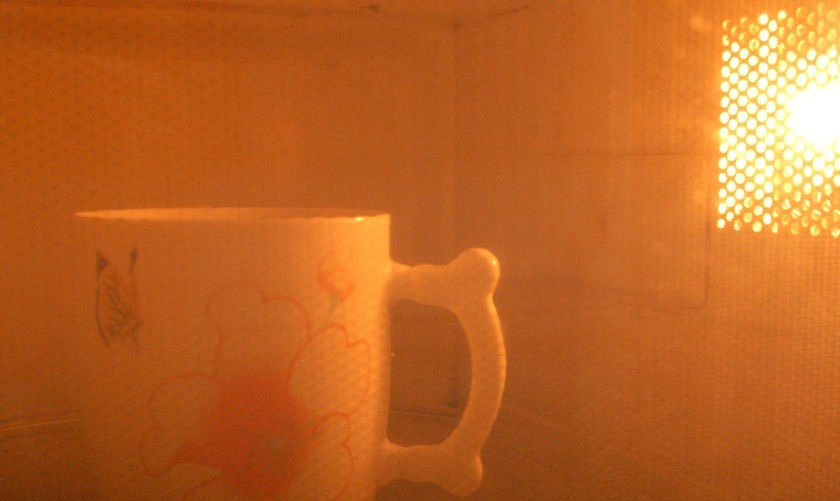 1. Этап. Шоколадное молоко: Затем нужно долить в смесь молоко и все хорошо перемешать. Получившееся шоколадное молоко переливаем в большую кружку и ставим в микроволновку до нагревания. Теперь его можно пить.