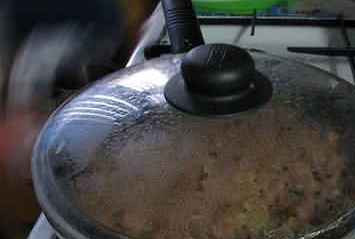 1. Этап. Запеканка из говядины: Лук добавить к мясному фаршу.