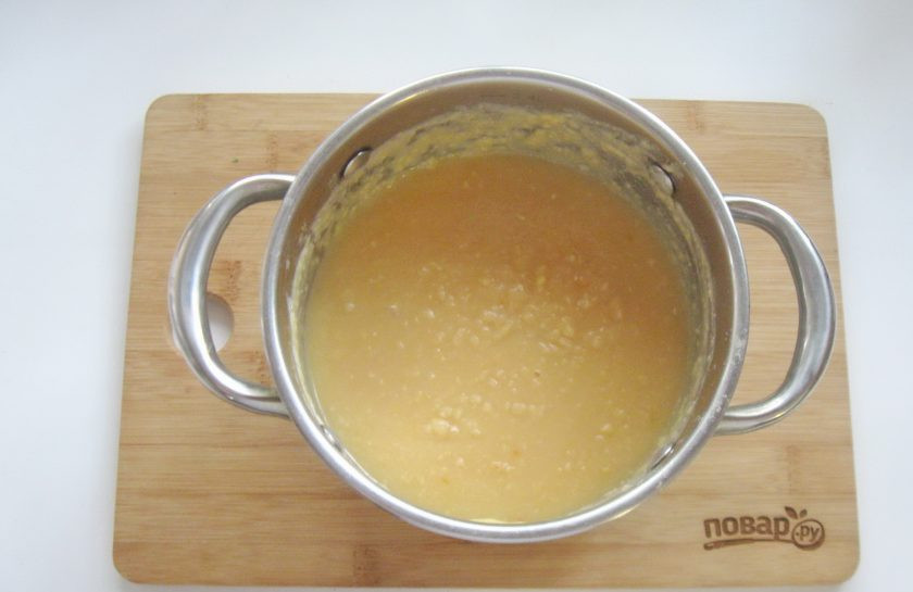 1. Этап. Пюре гороховое с копченостями: Варите горох до того момента, когда он полностью разварится в пюре. У меня был отличный горох, который за 35 минут полностью разварился. Если у вас он не разварился в пюре, то просто взбейте его блендером.