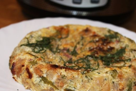 1. Этап. Брокколи в мультиварке Редмонд: 7. После того, как мультиварка просигнализирует о готовности блюда, осторожно извлеките запеканку. Выложите на тарелку. Посыпьте зеленью. Приятного аппетита.