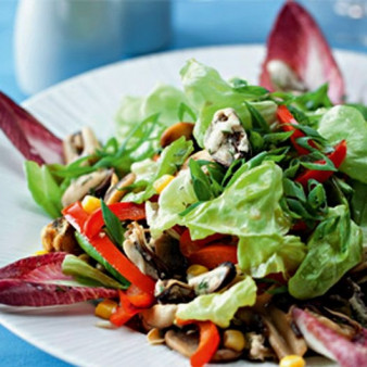 Салат с мидиями и кукурузой