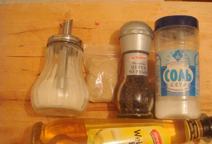 1. Этап. Говядина сыровяленая: Специи нам понадобятся самые простые.