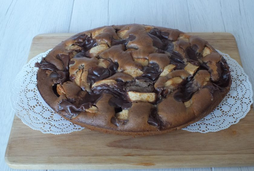 1. Этап. Яблочный пирог с пудингом: Переложите на доску или блюдо. Полностью охладите и подавайте к столу.