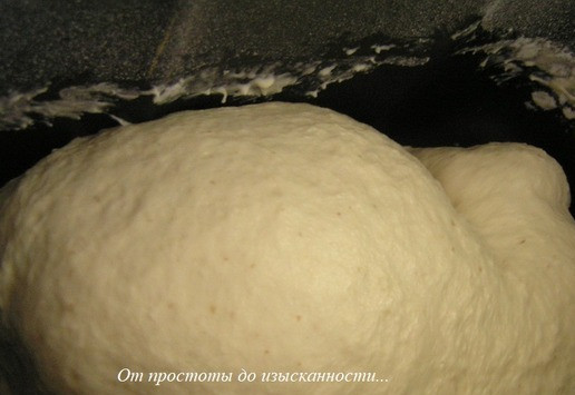 1. Этап. Молочный хлеб с белым шоколадом: После звукового сигнала добавьте растопленный шоколад в контейнер хлебопечки.