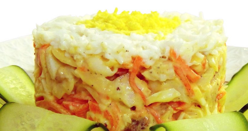 1. Этап. Салат Интересный: 3. Украсьте салат мелко нарезанным отварным куриным яйцом. Приятного аппетита!