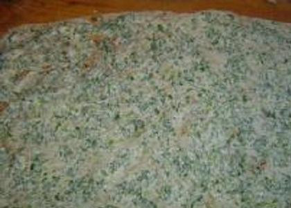 1. Этап. Рулет из лаваша с горбушей: 2. Расстелить лаваш и обильно смазать этой смесью весь лаваш.