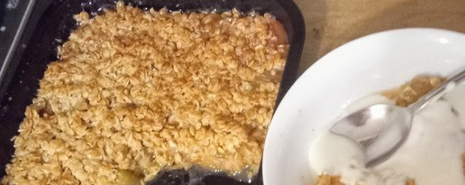 1. Этап. Крамбл из ревеня: Запеканием в духовке в течение 30 минут. Подавать с йогуртом. Приятного аппетита.)