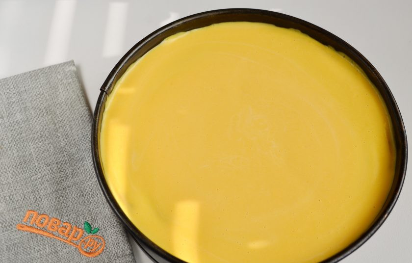 1. Этап. Творожно-тыквенная запеканка с маком: 11. Достаньте запеканку, полейте заливкой и верните в духовку еще на 7 минут.