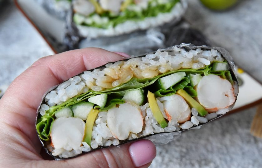 1. Этап. Суши сэндвич с креветкой: Получается интересное блюдо-конструктор с которым можно экспериментировать. Каждый может приготовить суши сэндвич по своему вкусу, наполнив его любимыми начинками.