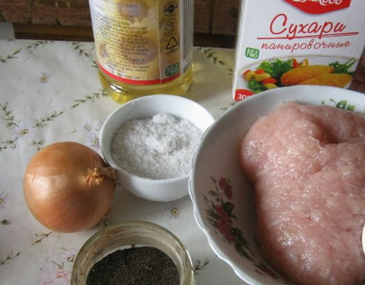 1. Этап. Котлеты из фарша без молока: Подготовьте ингредиенты.