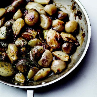 Mario Batali's Roasted Shallots in a Vinegar-Thyme Bath