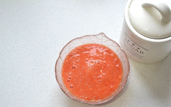 1. Этап. Закуска из хрена с помидорами и чесноком: И немного сахара, чтобы оттенить вкус.