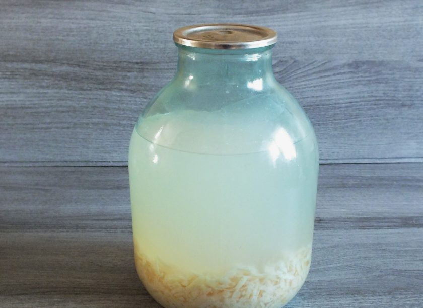 1. Этап. Грушевый квас: К окончанию брожения, грушевая закваска будет внизу. Квас готов к подаче. Профильтруйте его, если необходимо подсластите медом или сахаром. Грушевый квас подавайте сильно охлажденным.