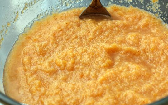 1. Этап. Варенье из груш в микроволновке: Продолжаем варить, пока от первоначальной массы не выпариться четверть.